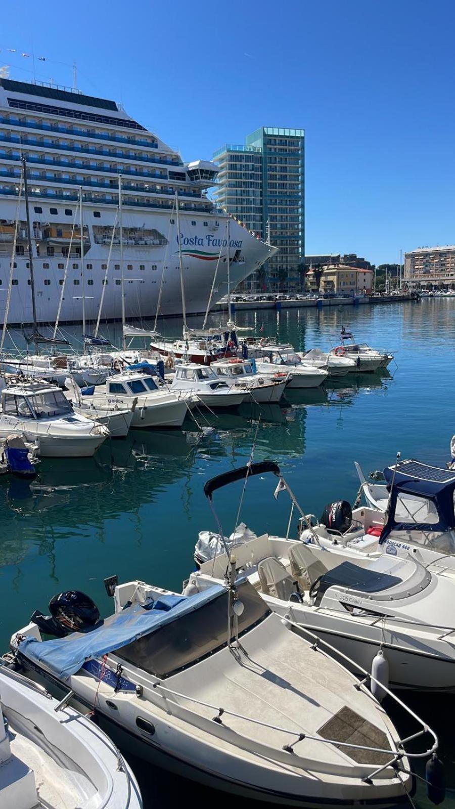 Il Talismano-In Citta -Vicino Al Mare Apartment Савона Екстериор снимка